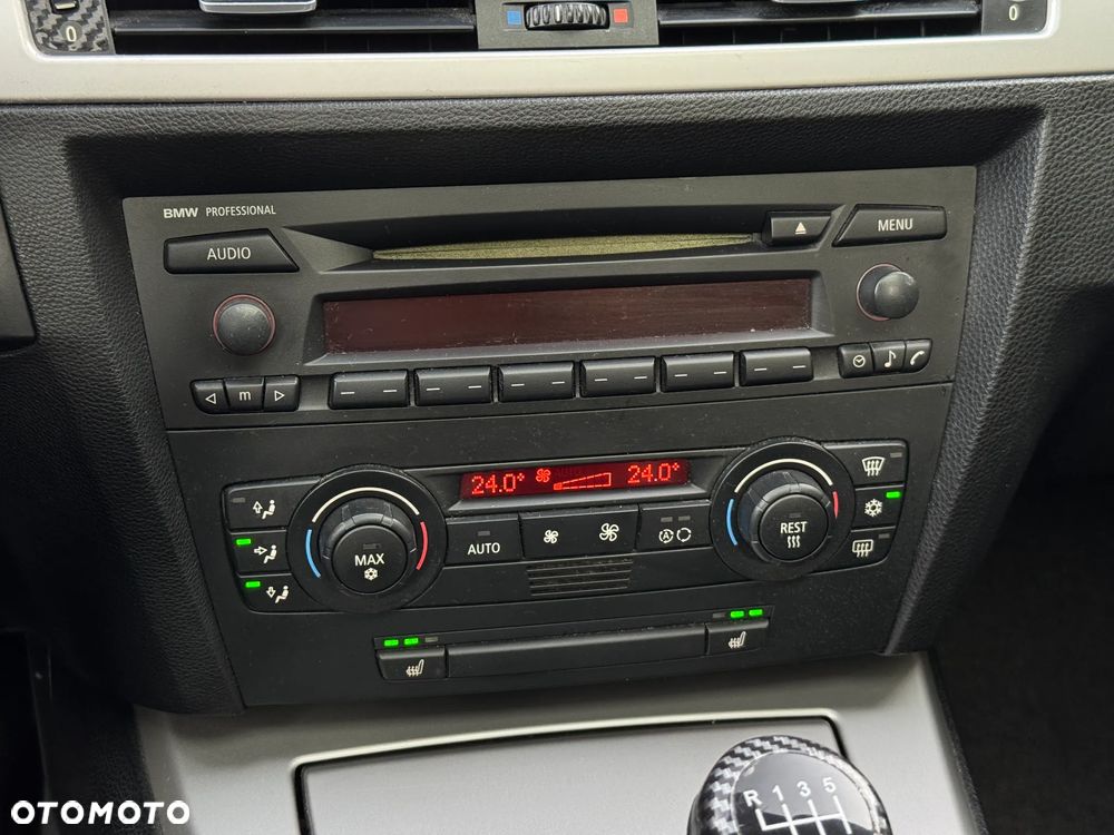 BMW Seria 3 320i - 33