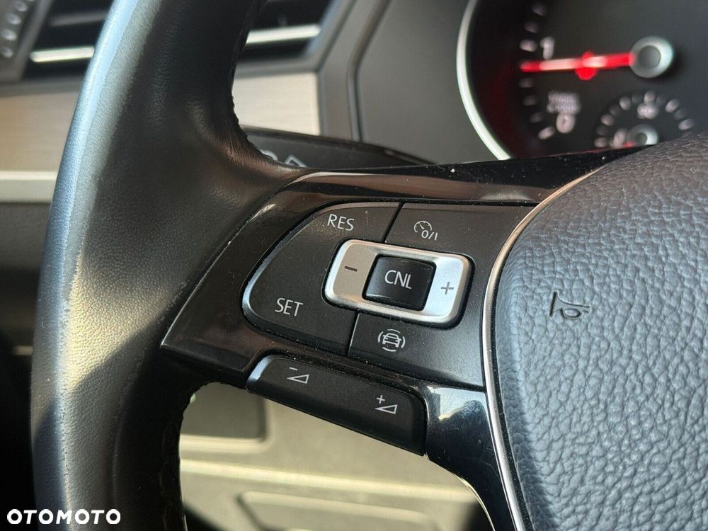 Volkswagen Passat - 15