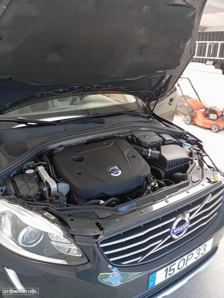 Volvo XC 60 2.0 D4 Momentum Geartronic - 29