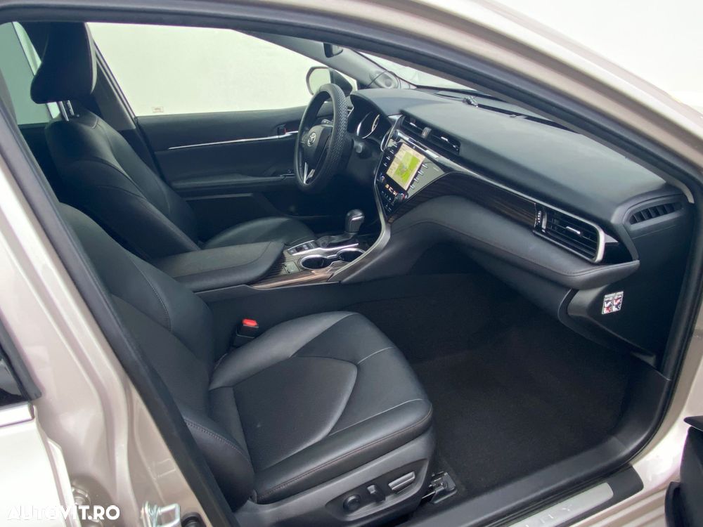 Toyota Camry 2.5 Hybrid Exclusive - 24