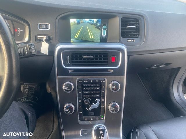 Volvo V60 D6 Plug-In-Hybrid AWD Geartronic Momentum - 24