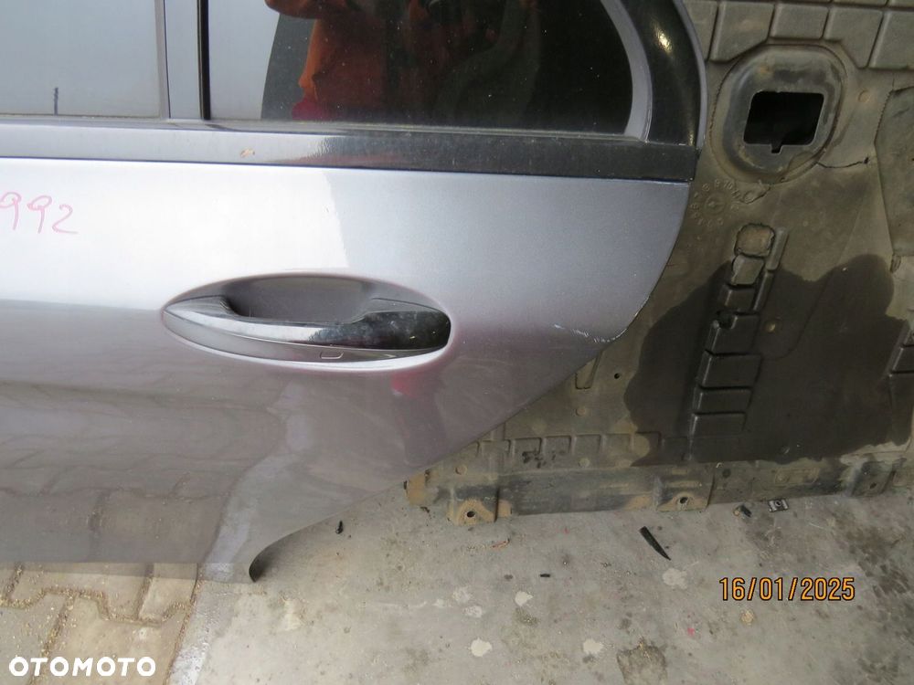 Mercedes W205 C Klasa Drzwi TYŁ LEWE DRZWI 992 - 4