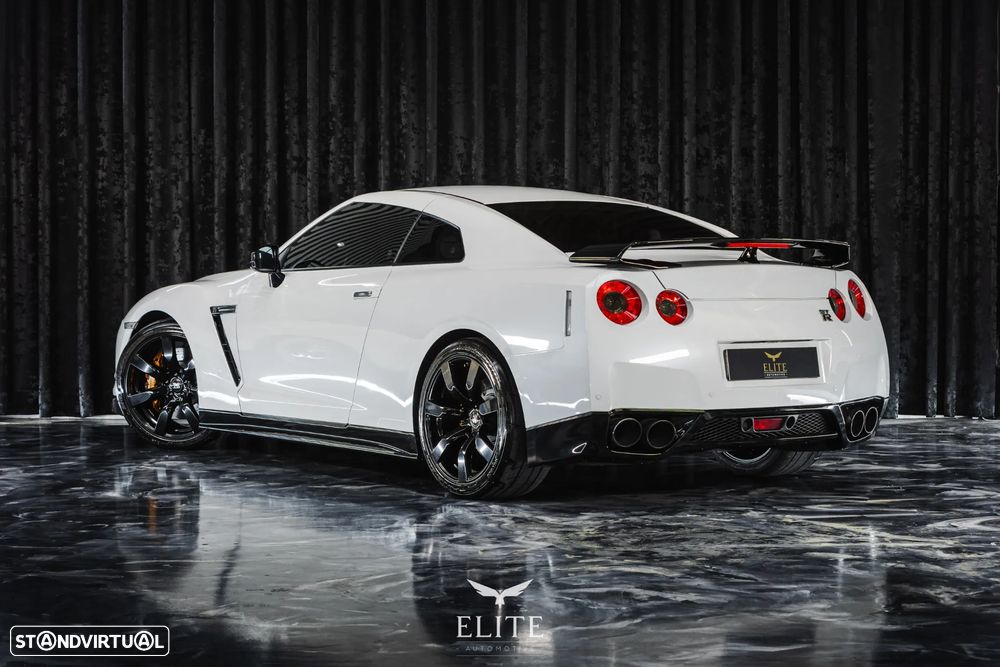 Nissan GT-R Premium Edition - 9