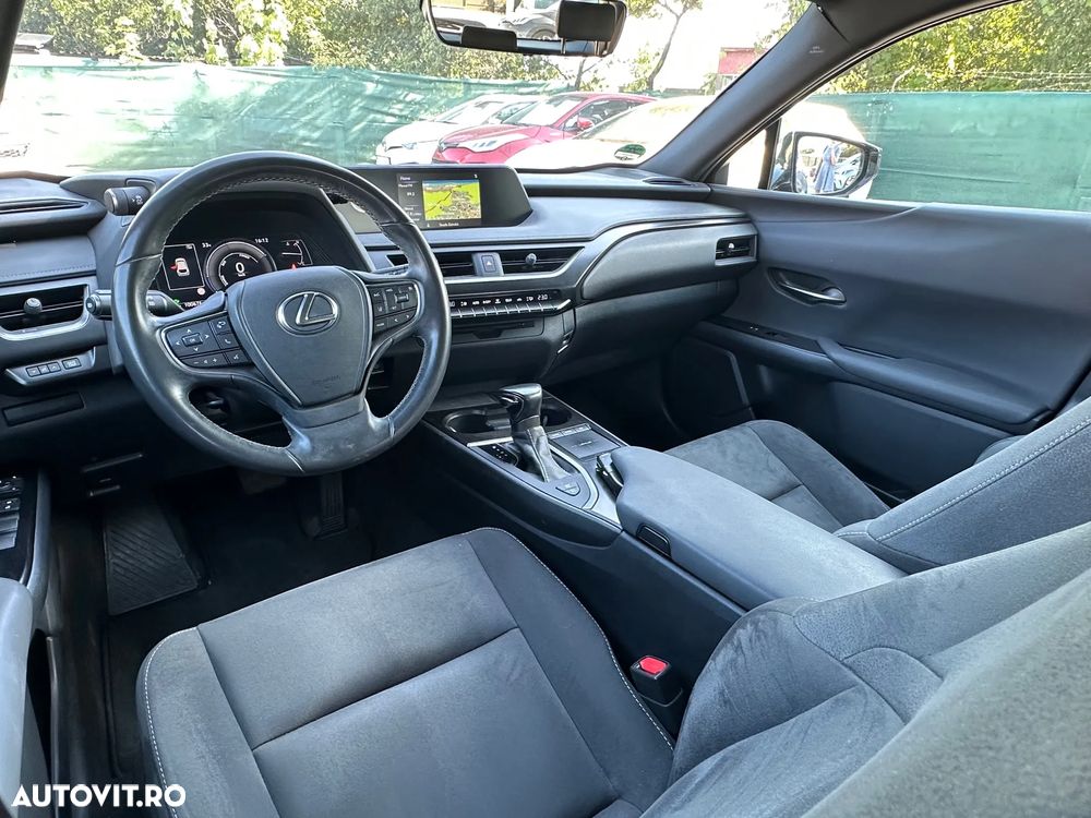 Lexus UX 250h Business Edition - 18