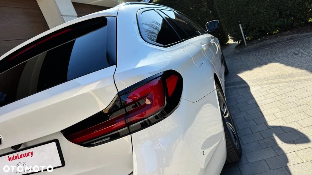 BMW Seria 5 520d Sport Line - 9