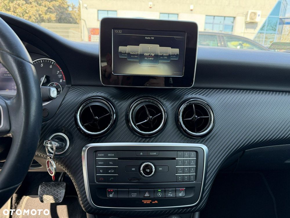 Mercedes-Benz GLA 200 7G-DCT Style - 22