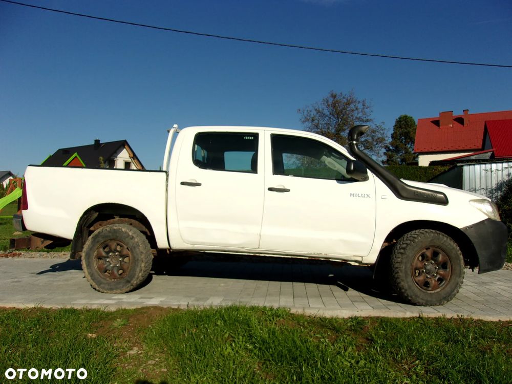 Toyota Hilux 2.5 D-4D Active - 13