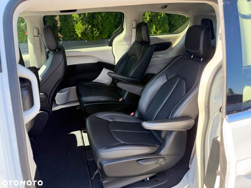 Chrysler Pacifica - 23