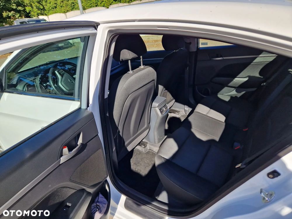 Hyundai Elantra 1.6 Comfort - 7