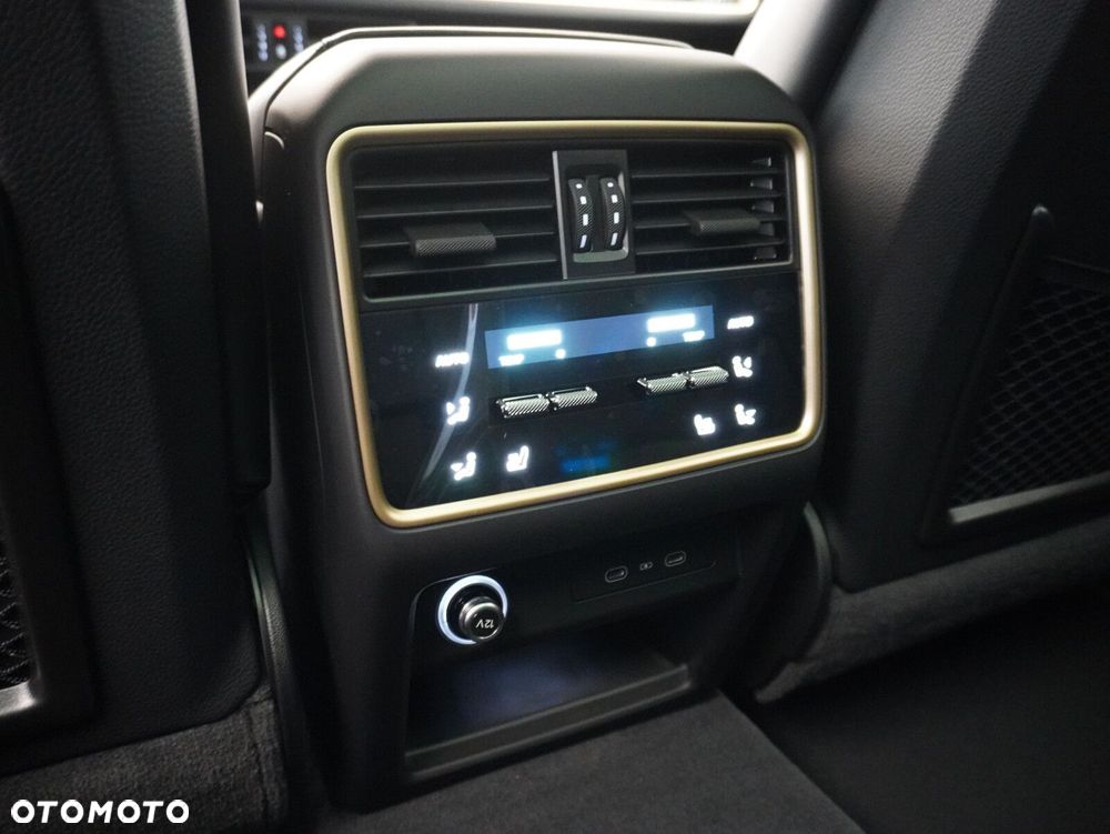 Porsche Cayenne E-Hybrid PHEV Black Edition - 36