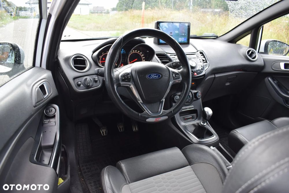 Ford Fiesta ST - 14