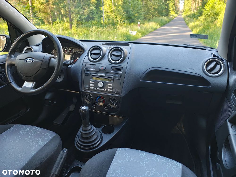 Ford Fiesta - 25