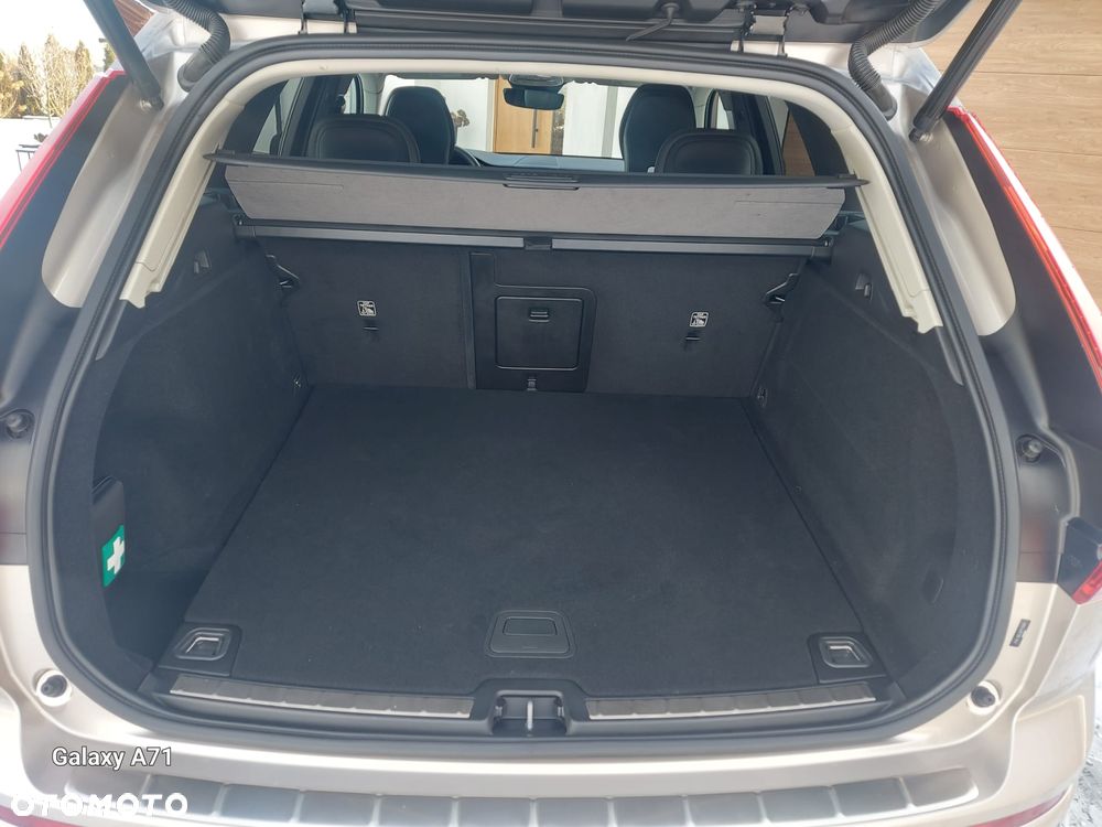 Volvo XC 60 B5 B AWD Plus Dark - 17