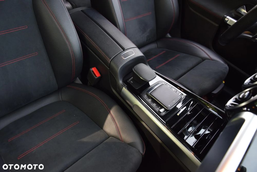 Mercedes-Benz GLB - 28