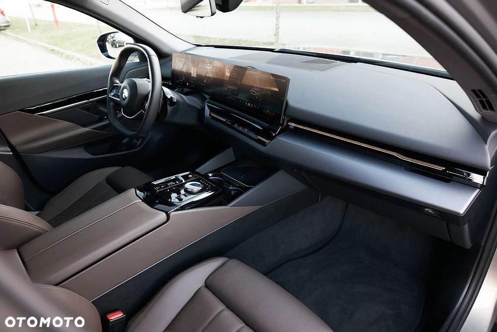 BMW Seria 5 520i mHEV - 18