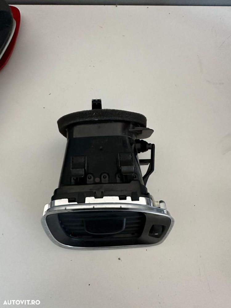 Grila aerisire bord stanga fata Volvo V40 S60 V60 30791697