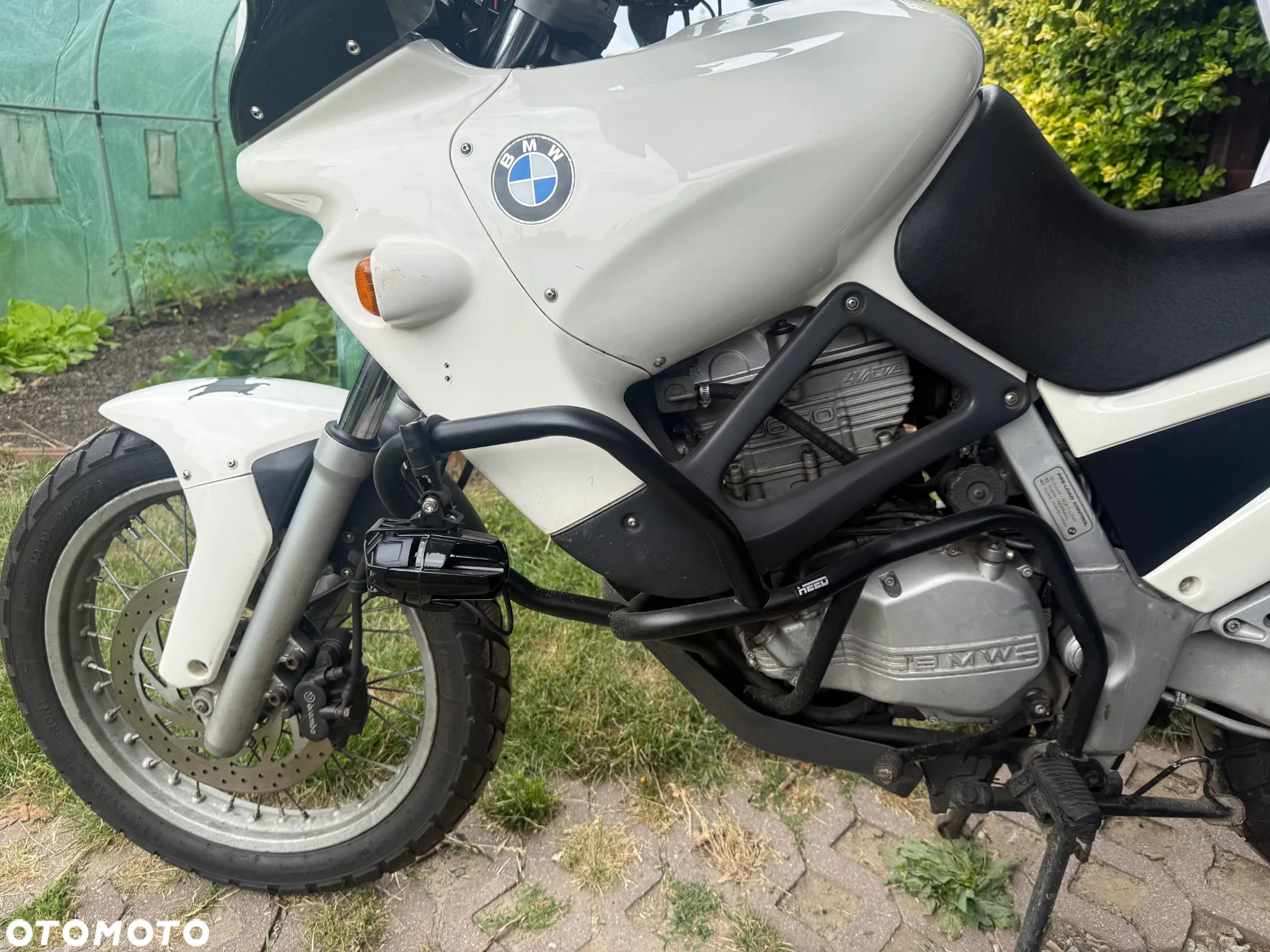 BMW F - 19