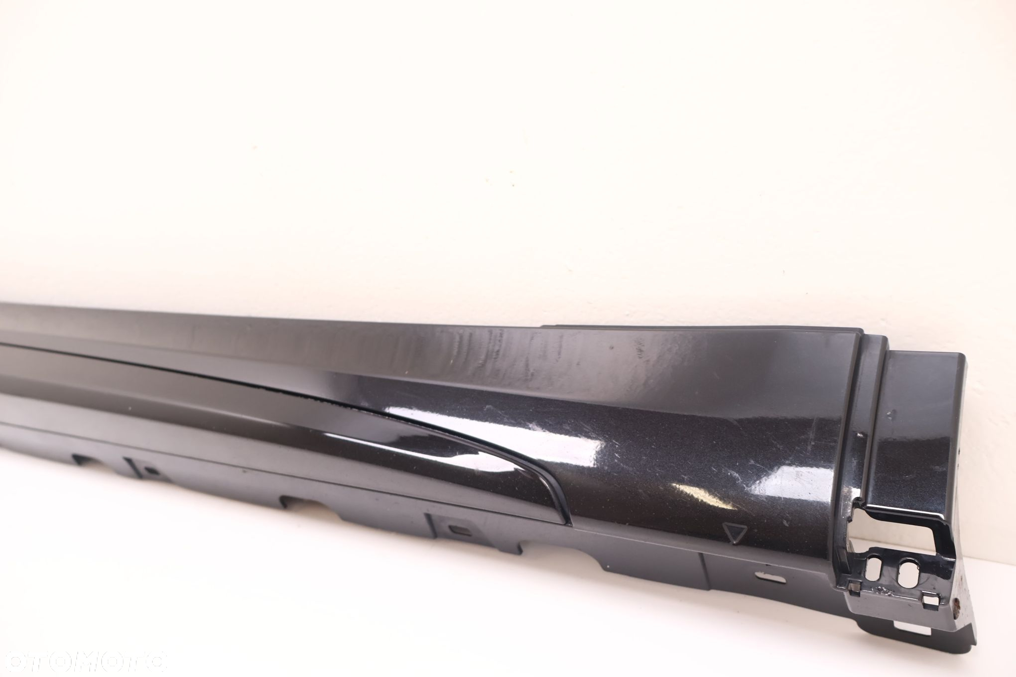 MASERATI GRECALE GT  LISTWA PROGOWA PRAWA 670167153, 670195181 - 6