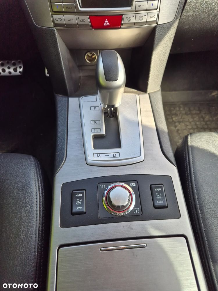 Subaru Legacy 2.5i GT - 10