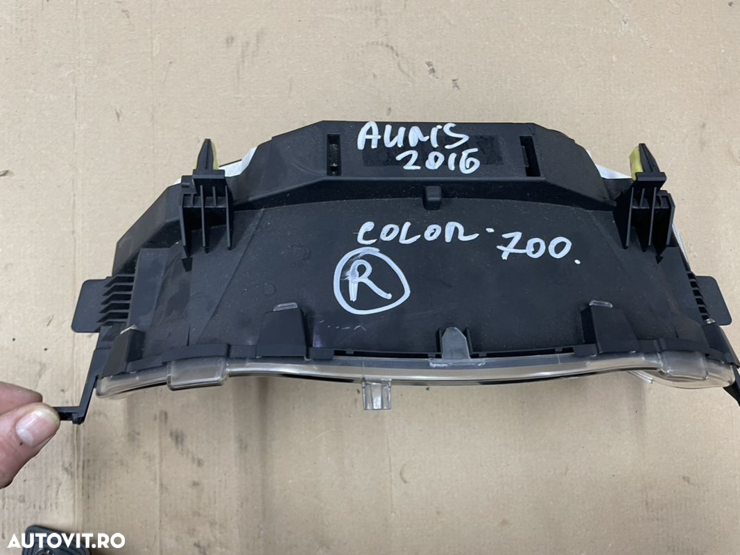 Ceasuri bord , kilometraj TOYOTA AURIS hybrid cu display color an 2016 - 2