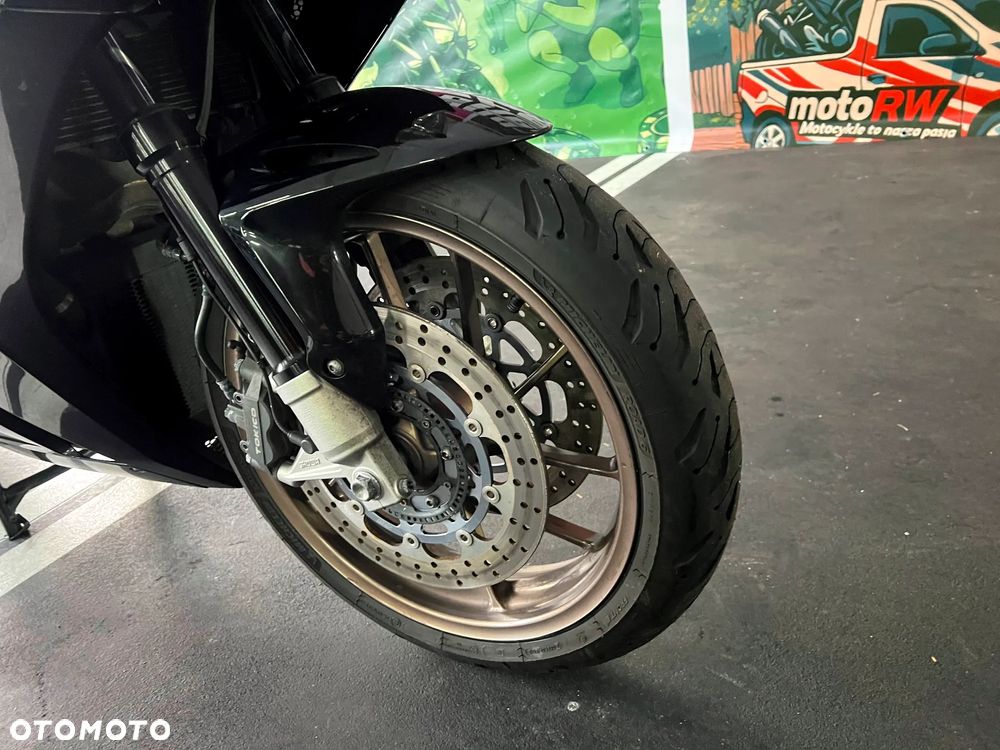 Honda VFR - 19