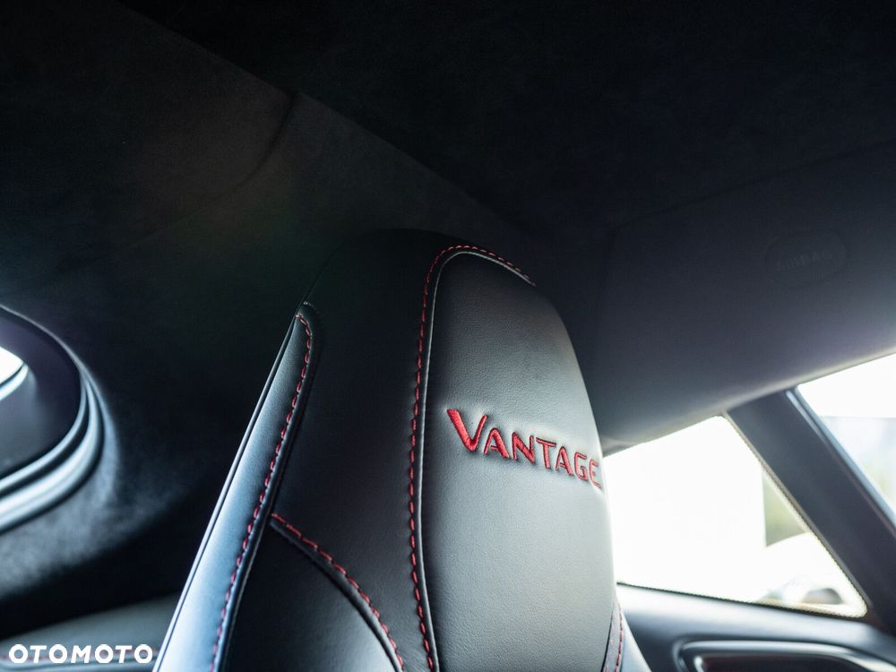 Aston Martin V8 Vantage - 16