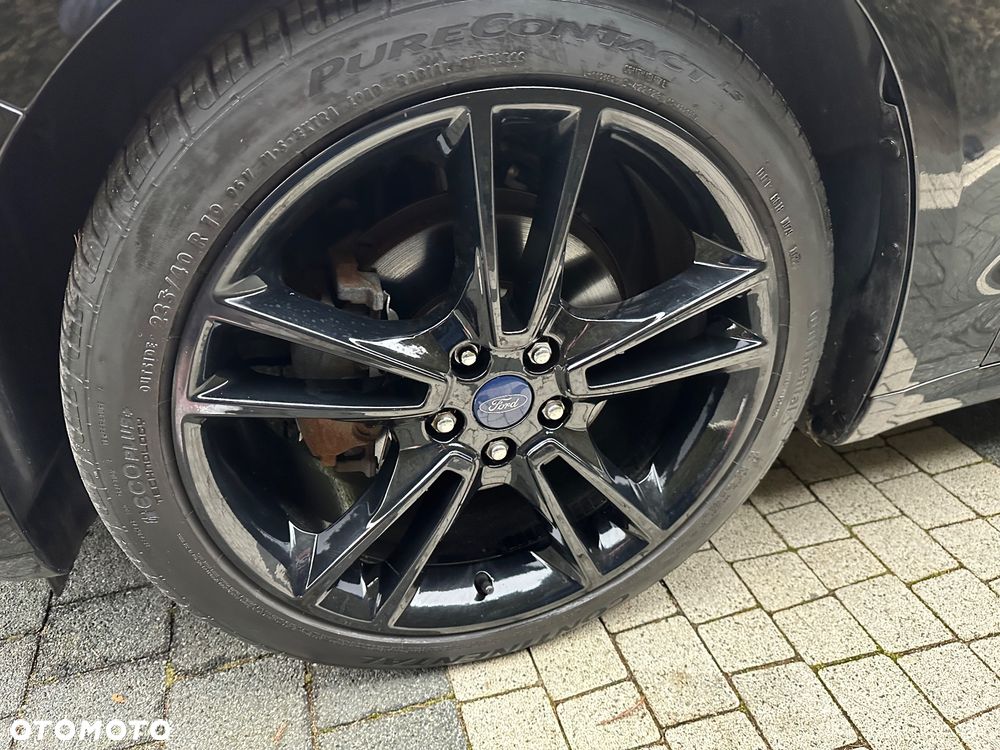 Ford Fusion 2.0 EcoBoost Titanium - 23