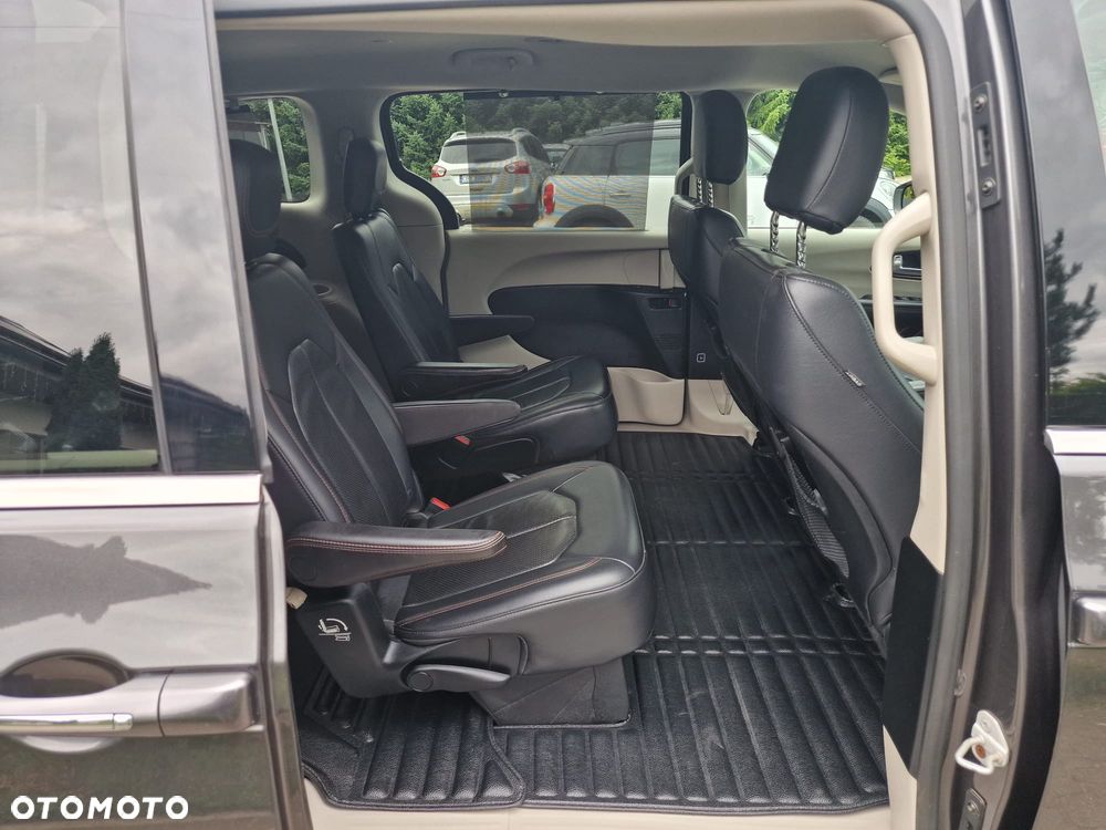 Chrysler Pacifica - 19