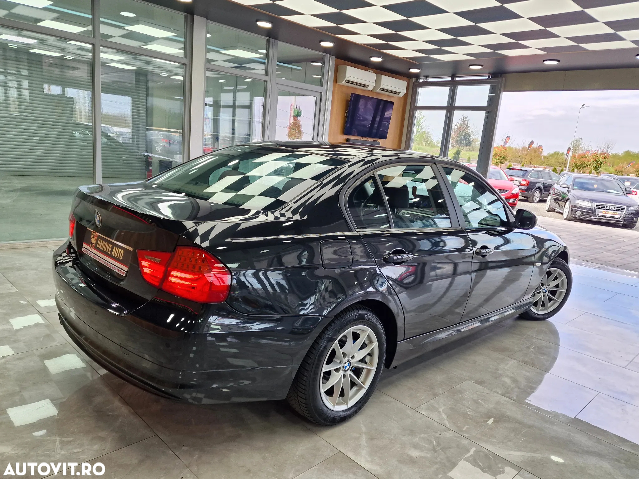 BMW Seria 3 318d - 5
