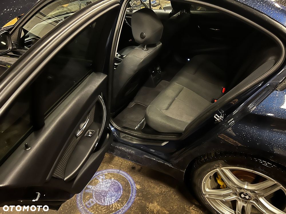 BMW Seria 3 320d - 22