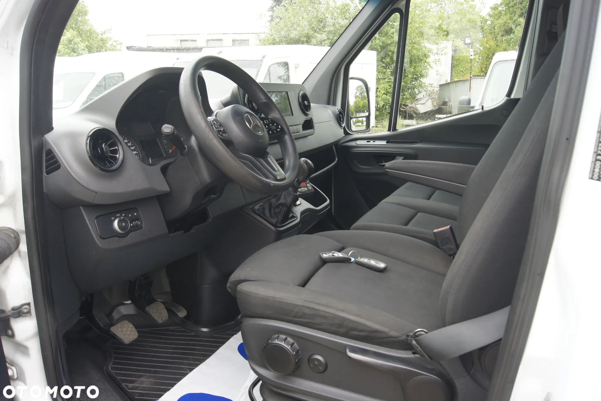 Mercedes-Benz Sprinter 317 - 17