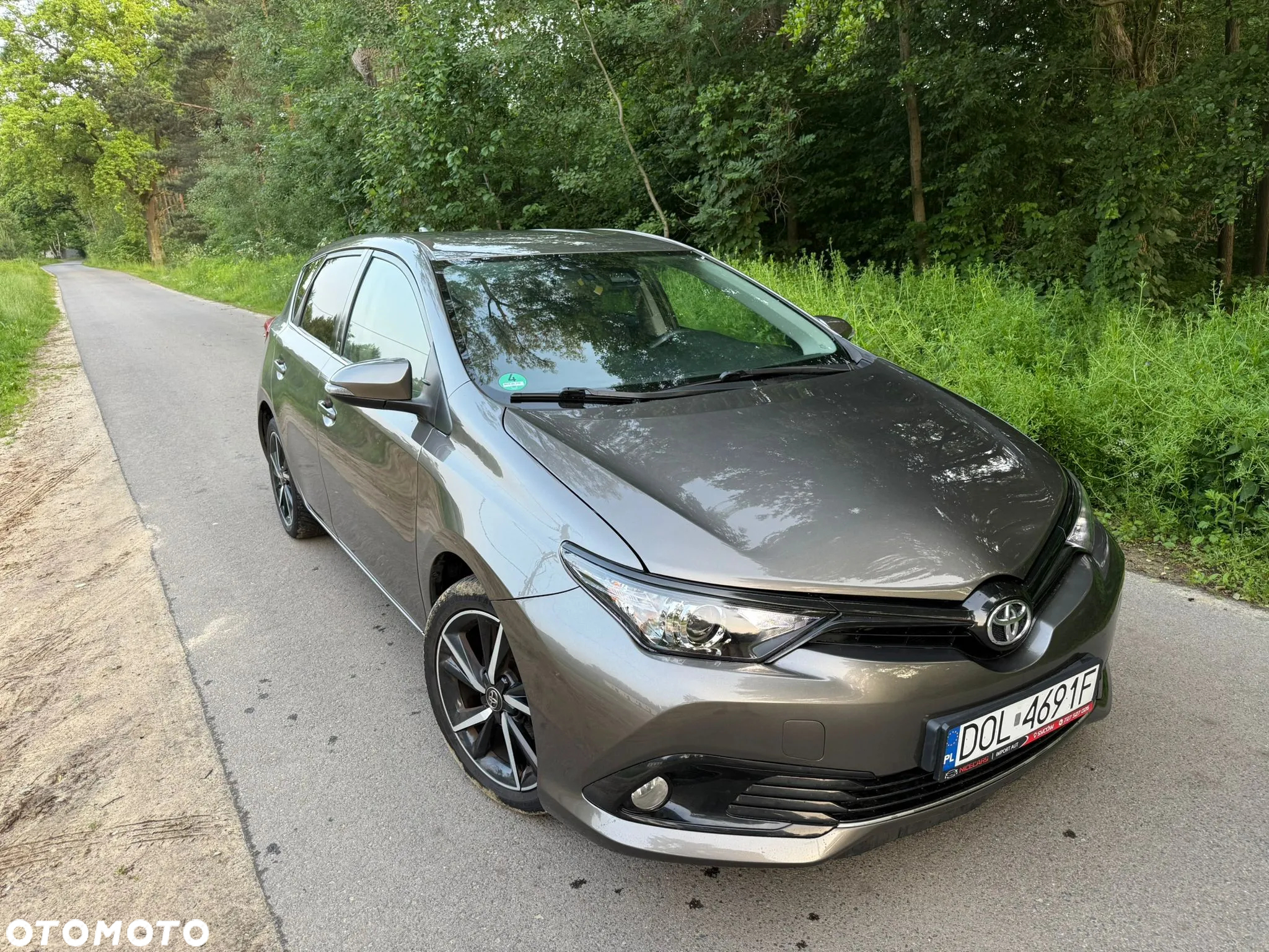 Toyota Auris 1.2 T Premium MS - 4