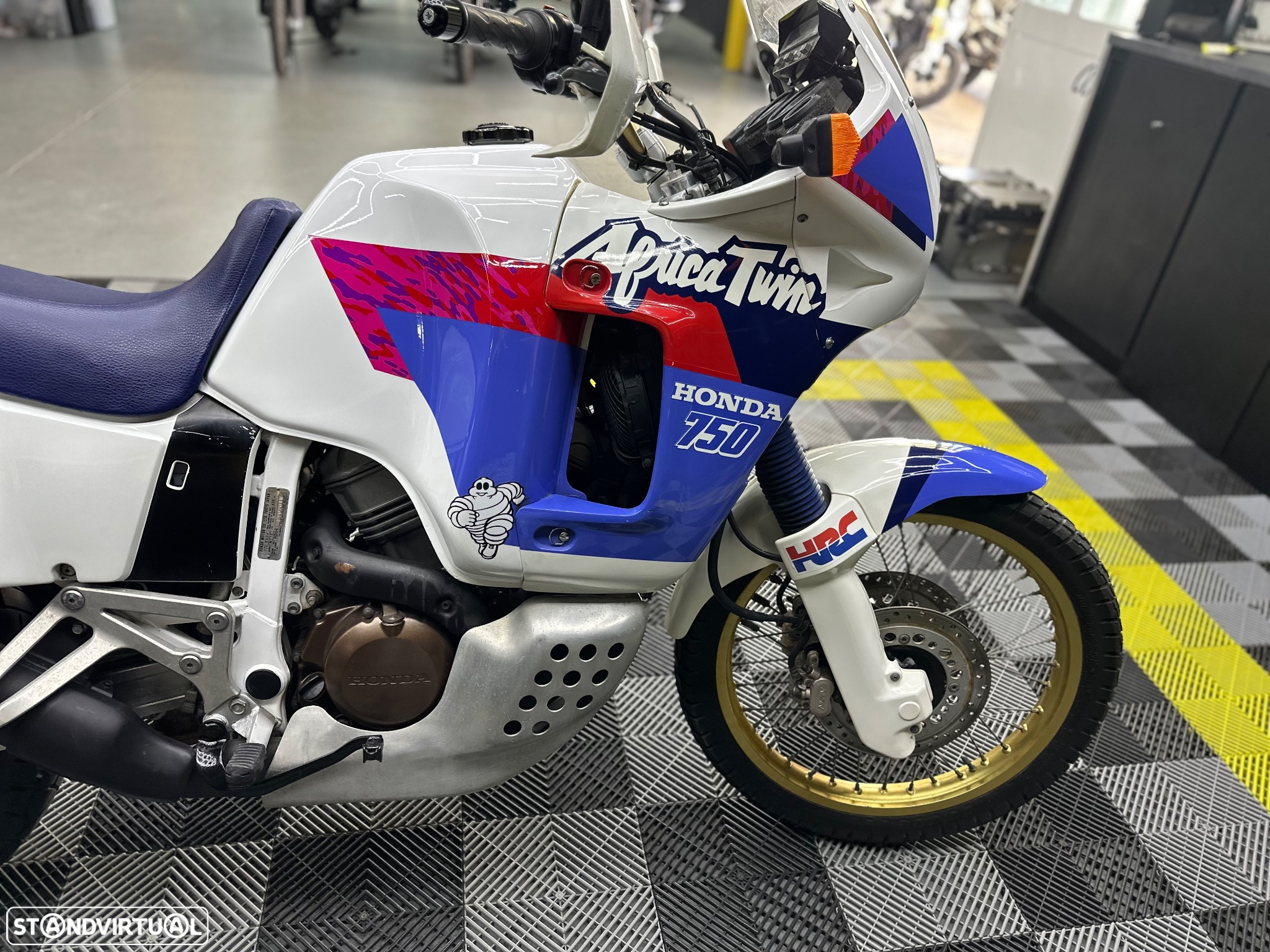 Honda Africa Twin RD04 - 4