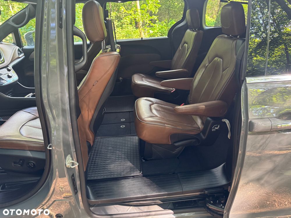 Chrysler Pacifica - 22