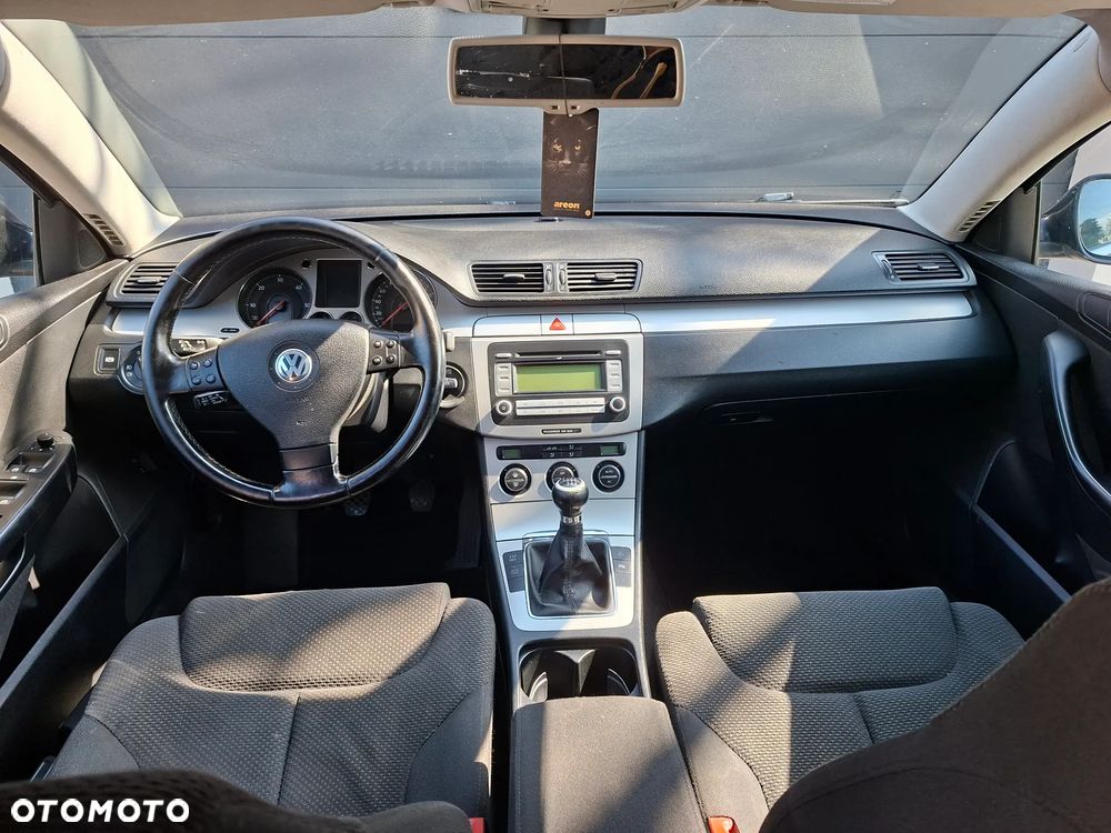 Volkswagen Passat - 12