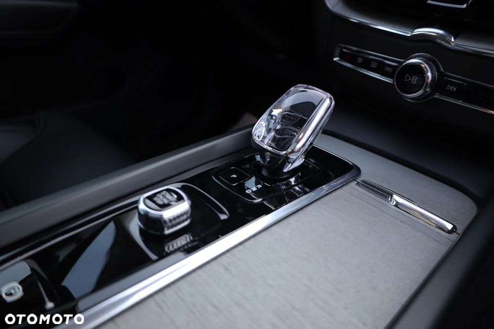 Volvo XC 60 B5 B AWD Plus Dark - 22