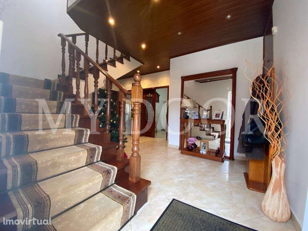 Excelente Moradia Isolada V4+1 - Santa Iria D'Azóia - Ótimas Áreas - Grande imagem: 5/60