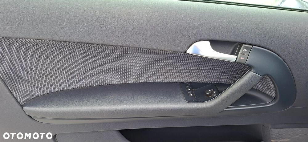 Audi A3 3-drzwiowe 1.6 Ambiente - 25