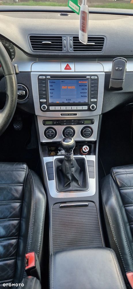 Volkswagen Passat - 12