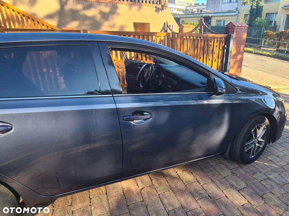 Toyota Auris 1.6 Premium - 2