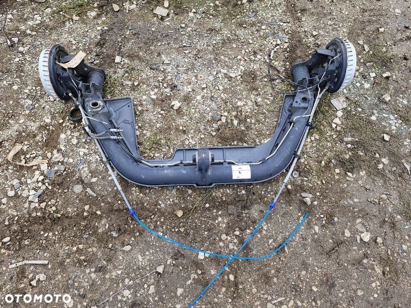 RENAULT TWINGO III 3 1.0 B BELKA ZAWIESZENIA TYŁ OŚ TYLNA - 1