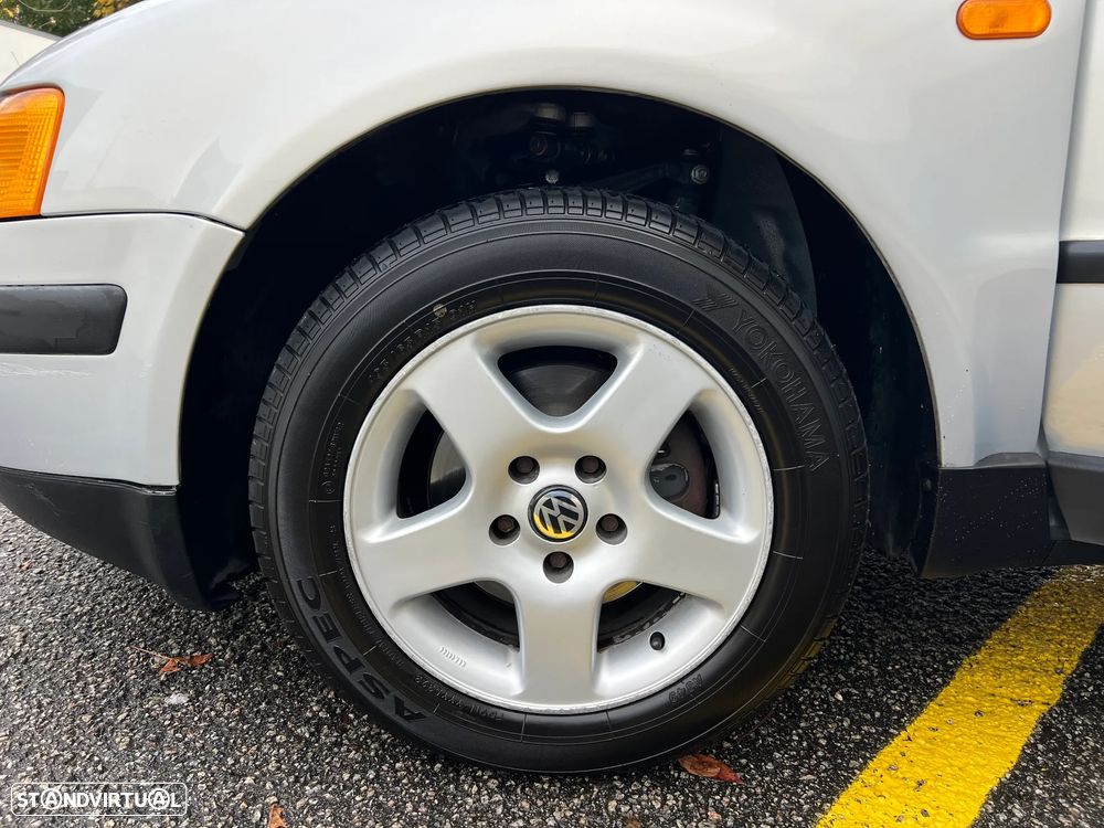 VW Passat 1.9 TDi Confortline - 37