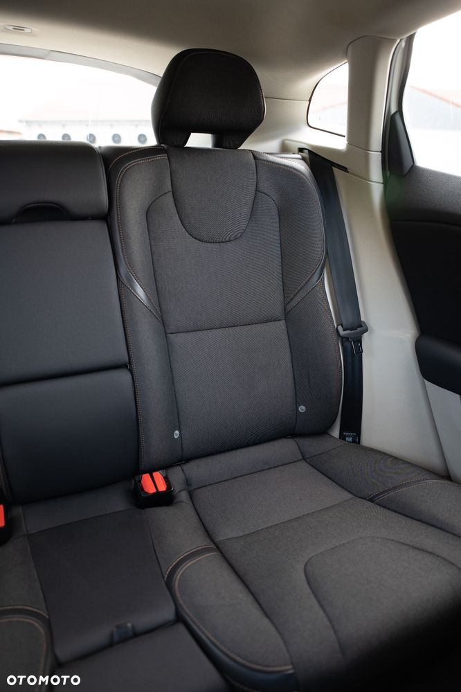 Volvo V40 D4 Geartronic Momentum - 20