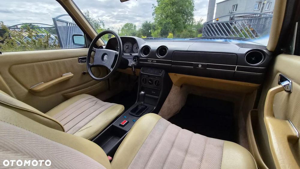 Mercedes-Benz W123 - 15
