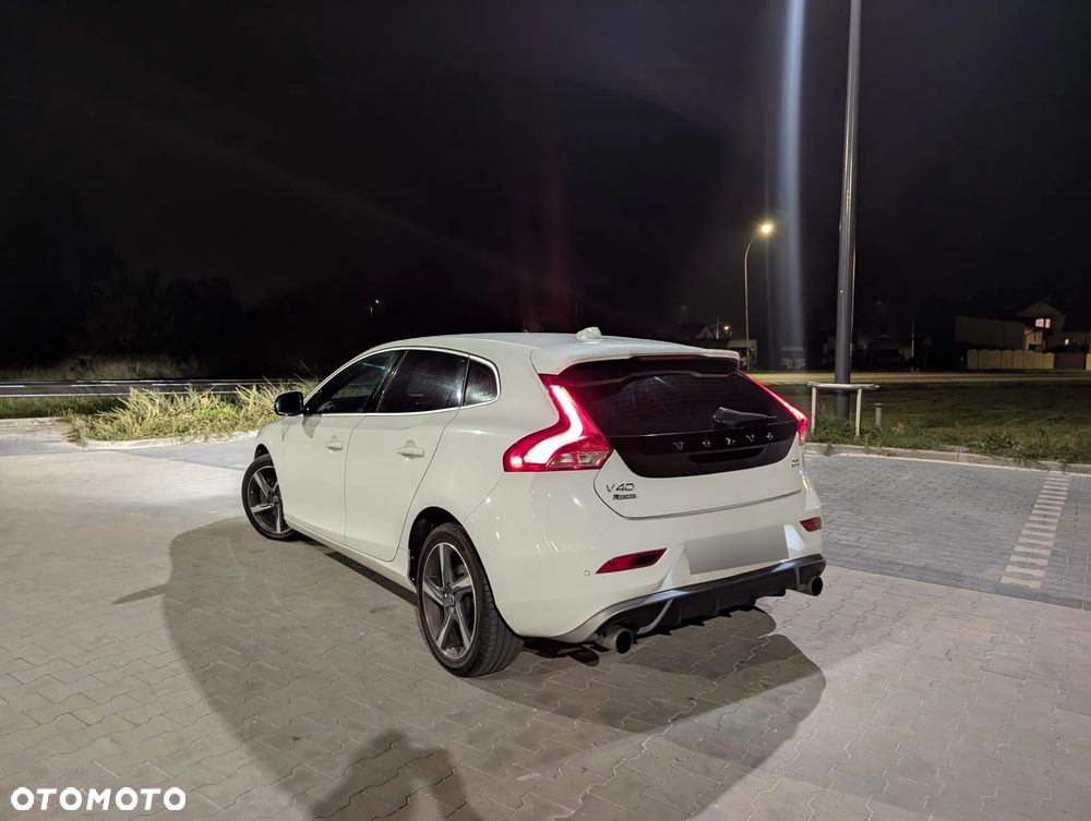 Volvo V40 D3 R-Design - 17