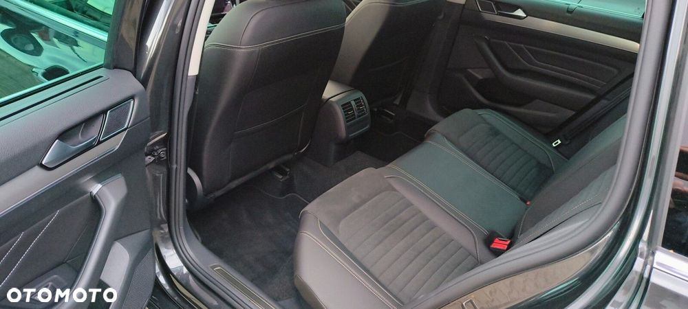 Volkswagen Passat - 11