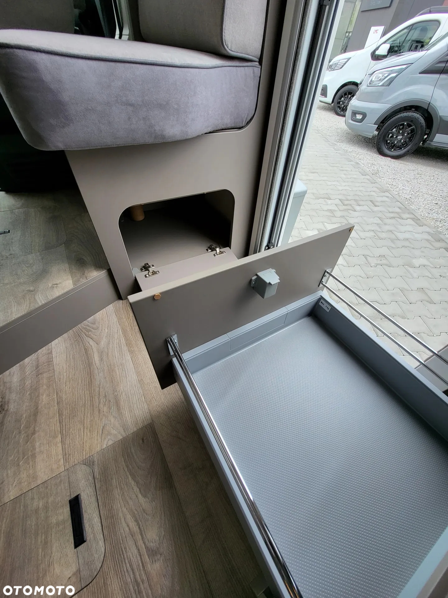LMC Tourer Lift H730G - Kampery 4-osobowy - 34
