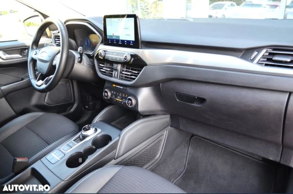 Ford Kuga - 10