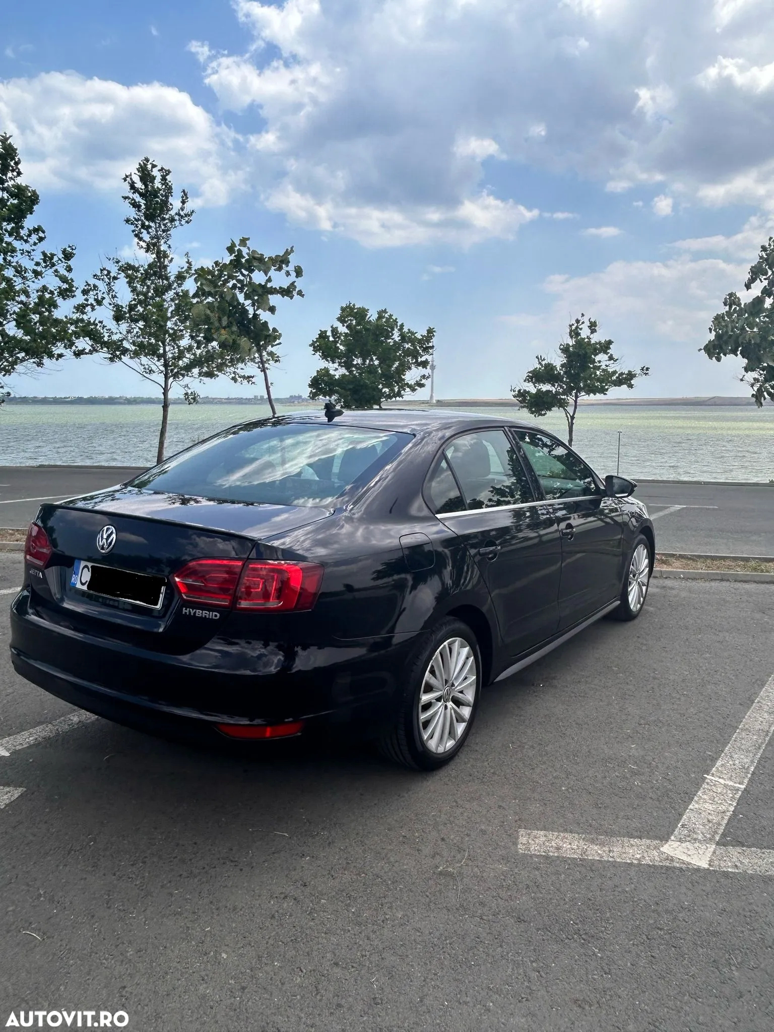 Volkswagen Jetta - 2