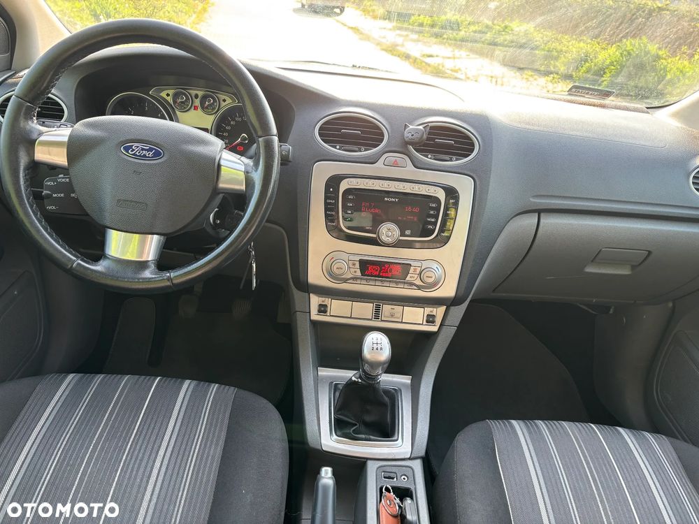 Ford Focus 1.6 TDCi DPF Style - 9